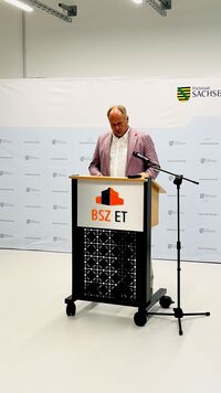 Oberbürgermeister Hilbert…