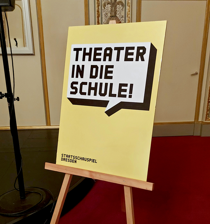 Theater in die Schulen
